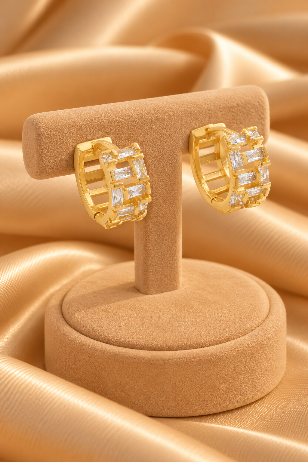 Argola Vazada com Zircônia Baguete
