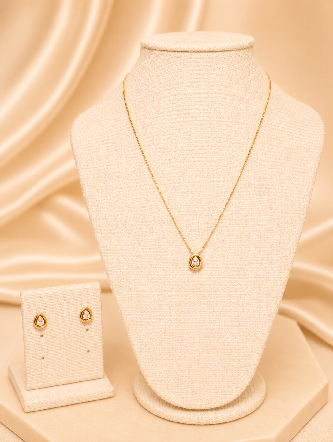 Conjunto Brinco e Colar Gotinha com Zircônia Cristal