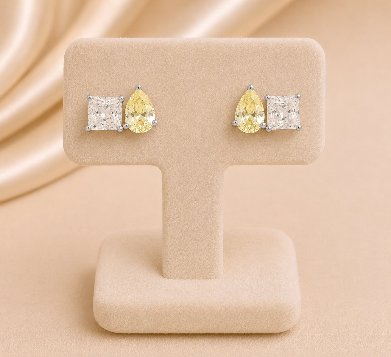 Brinco com Cristal Quadrado e Gota Yellow